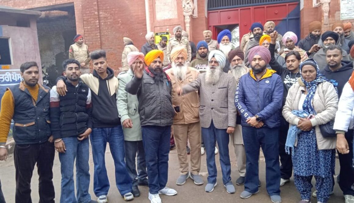 ਭਾਨੇ ਸਿੱਧੂ ਦੇ ਹੱਕ ਵਿੱਚ ਜਾਂਦੇ ਸ੍ਰੋਮਣੀ ਅਕਾਲੀ ਦਲ ਅੰਮ੍ਰਿਤਸਰ ਆਗੂ ਸਰਕਾਰ ਨੇ ਕੀਤੇ ਗਿਰਫਤਾਰ ।