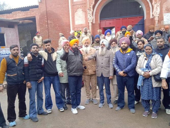 ਭਾਨੇ ਸਿੱਧੂ ਦੇ ਹੱਕ ਵਿੱਚ ਜਾਂਦੇ ਸ੍ਰੋਮਣੀ ਅਕਾਲੀ ਦਲ ਅੰਮ੍ਰਿਤਸਰ ਆਗੂ ਸਰਕਾਰ ਨੇ ਕੀਤੇ ਗਿਰਫਤਾਰ ।