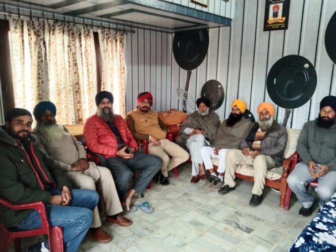 ਸੰਗਰੂਰ ਪਹੁੰਚਣ ਤੋਂ ਰੋਕਣ ਲਈ ਪੁਲਿਸ ਨੇ ਨਰਿੰਦਰ ਸਿੰਘ ਕਾਲਾਬੂਲਾ ਨੂੰ ਹਾਊਸ ਰੈਸਟ ਕੀਤਾ।