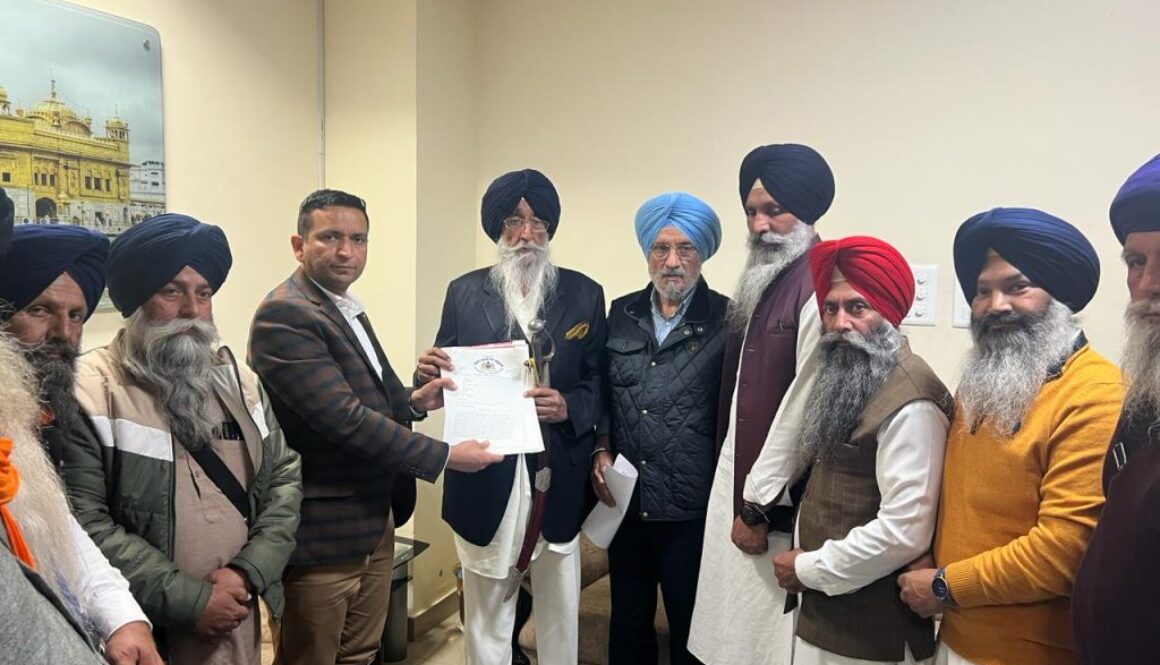 ਮੈਂਬਰ ਪਾਰਲੀਮੈਂਟ ਸ੍ਰ ਸਿਮਰਨਜੀਤ ਸਿੰਘ ਮਾਨ ਵੱਲੋਂ ਡਿਬਰੂਗੜ ਜੇਲ ਵਿੱਚ ਨਜ਼ਰਬੰਦ ਸਿੰਘਾਂ, ਕਿਸਾਨਾਂ ਦੀਆਂ ਮੰਗਾਂ ਅਤੇ ਐਸ ਜੀ ਪੀ ਸੀ ਵੋਟਾਂ ਸਬੰਧੀ ਡੀ ਸੀ ਅੰਮ੍ਰਿਤਸਰ ਨੂੰ ਦਿੱਤੇ ਗਏ ਮੰਗ ਪੱਤਰ