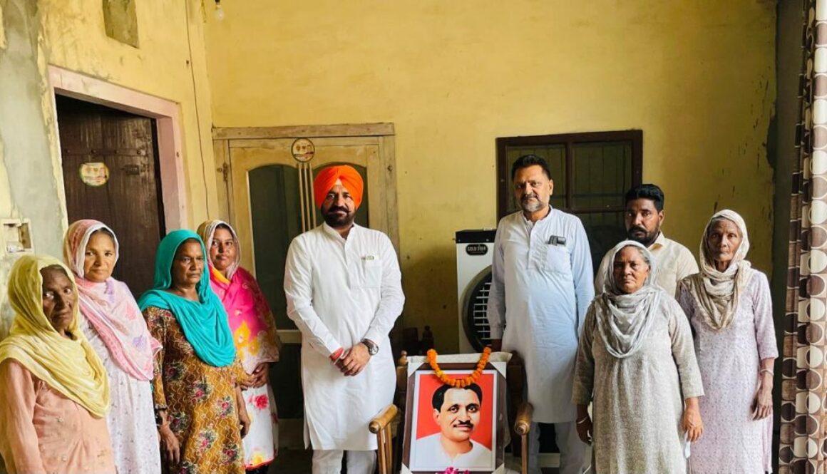 Birthday was celebrated Deen Dayal Upadhyaya ਭਾਰਤੀ ਜੰਨ ਸੰਘ ਦੇ ਉੱਘੇ ਨੇਤਾ ਦੀਨ ਦਿਆਲ ਉਪਾਧਿਆਏ ਦੇ ਜਨਮ ਦਿਨ ਪਿੰਡ ਕਾਂਝਲਾ ਵਿਖੇ ਮਨਾਇਆ ਗਿਆ