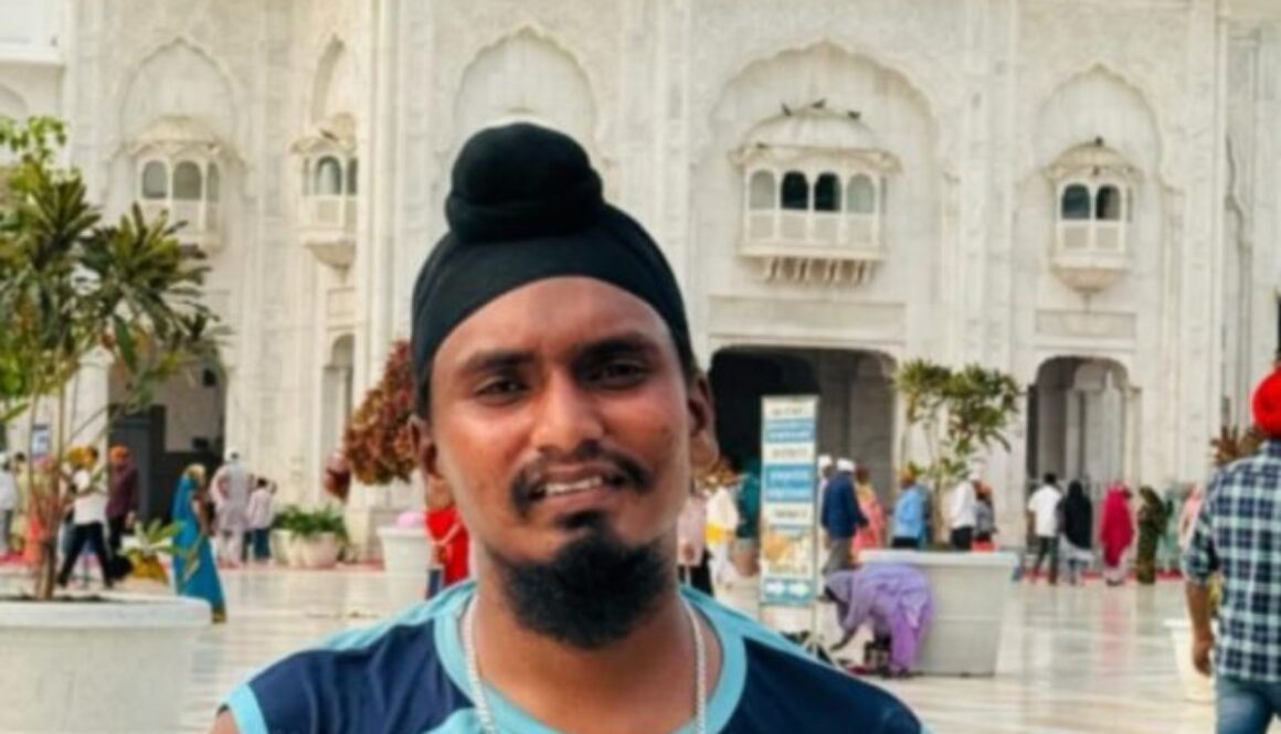 Amarpreet Singh runs from Ambala to pay his respects at Sachkhand Sri Harmandir Sahib.ਅੰਬਾਲਾ ਤੋਂ ਰੌਜ਼ਾਨਾ 20 ਕਿਲੋਮੀਟਰ ਦੌੜ ਕੇ ਸੱਚਖੰਡ ਸ੍ਰੀ ਹਰਿਮੰਦਰ ਸਾਹਿਬ ਵਿਖੇ ਅਮਰਪ੍ਰੀਤ ਸਿੰਘ ਹੋਏ ਨਤਮਸਤਕ ਗੁਰੂ ਸਾਹਿਬ ਜੀ ਦਾ ਕੀਤਾ ਸ਼ੁਕਰਾਨਾ  