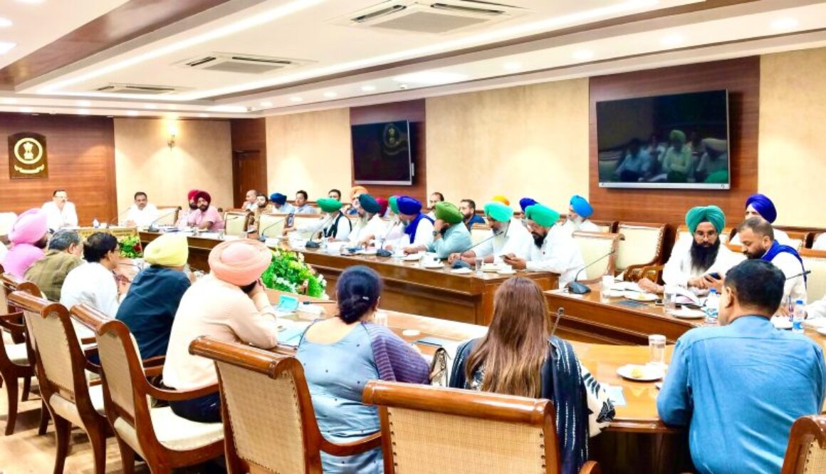 Kisan Mazdoor Morcha Meets Principal Secretary to Discuss Basmati, Paddy Issues, and Farmers’ Compensation.ਕਿਸਾਨ ਮਜ਼ਦੂਰ ਮੋਰਚਾ ਅਤੇ SKM ਦੇ ਵਫ਼ਦ ਦੀ ਪ੍ਰਿੰਸੀਪਲ ਸਕੱਤਰ ਨਾਲ ਮੀਟਿੰਗ: ਬਾਸਮਤੀ, ਝੋਨਾ ਸਮੱਸਿਆ ਅਤੇ ਸ਼ਹੀਦ ਕਿਸਾਨਾਂ ਲਈ ਮੁਆਵਜ਼ਾ ਤੇ ਨੌਕਰੀ ਤੇ ਚਰਚਾ
