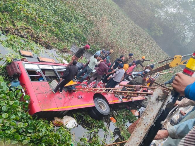 “Bus Falls into Drain at Jeevan Singh Wala: 8 Dead, Many Injured”