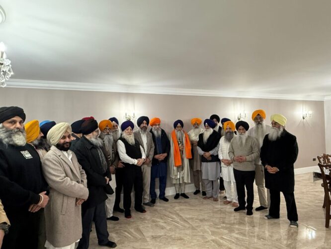 “England’s Sikh Organizations and Gurdwara Committees Hold Key Discussions with Jathedar Giani Raghbir Singh”
