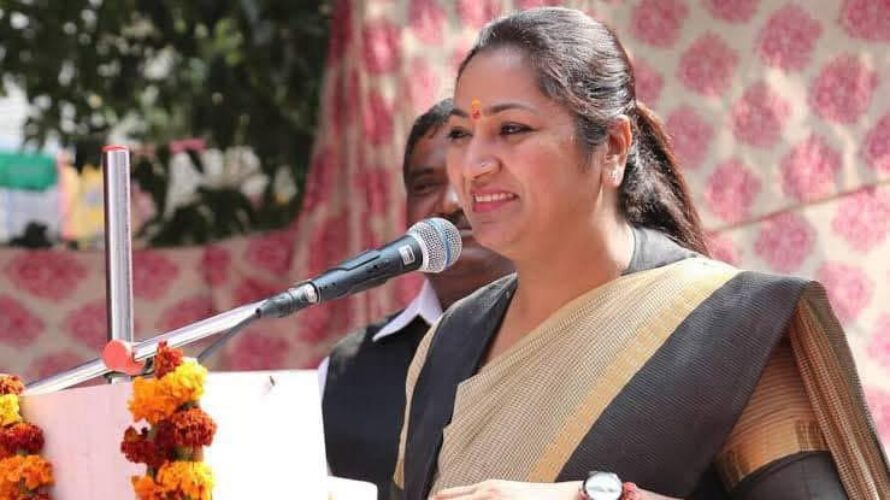 “Rekha Gupta, Wife of Munish Gupta, to Become Delhi’s New Chief Minister After Entering Delhi Vidhan Sabha from Shalimar Bagh”