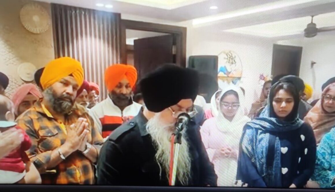 “Sarna Faction Leader Alters Panthic Ardas; Delhi Committee Files Complaint at Akal Takht Sahib”