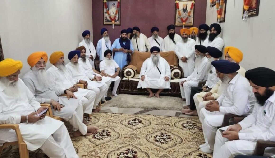 SGPC Delegation Led by Advocate Dhami Meets Baba Harnam Singh
