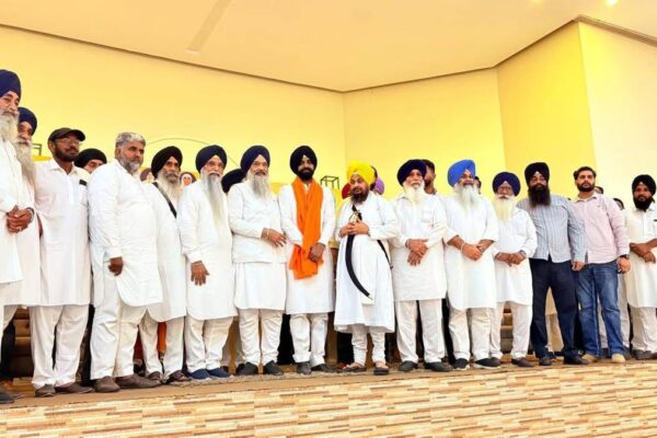 Setback for AAP in Nawan Shahr: Amit Kumar Sethi joins Akali Dal with hundreds, led by party chief Giani Harpreet Singh.