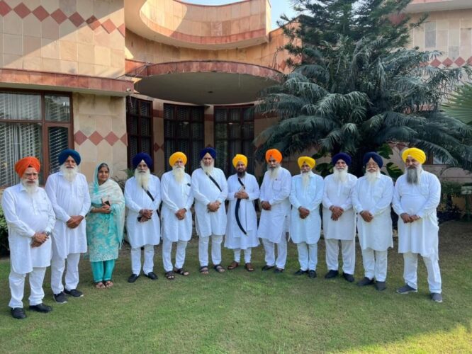 Jathedar Giani Harpreet Singh Meets SGPC Members, Urges Mobilization of Maximum Resources for Flood-Hit Areas