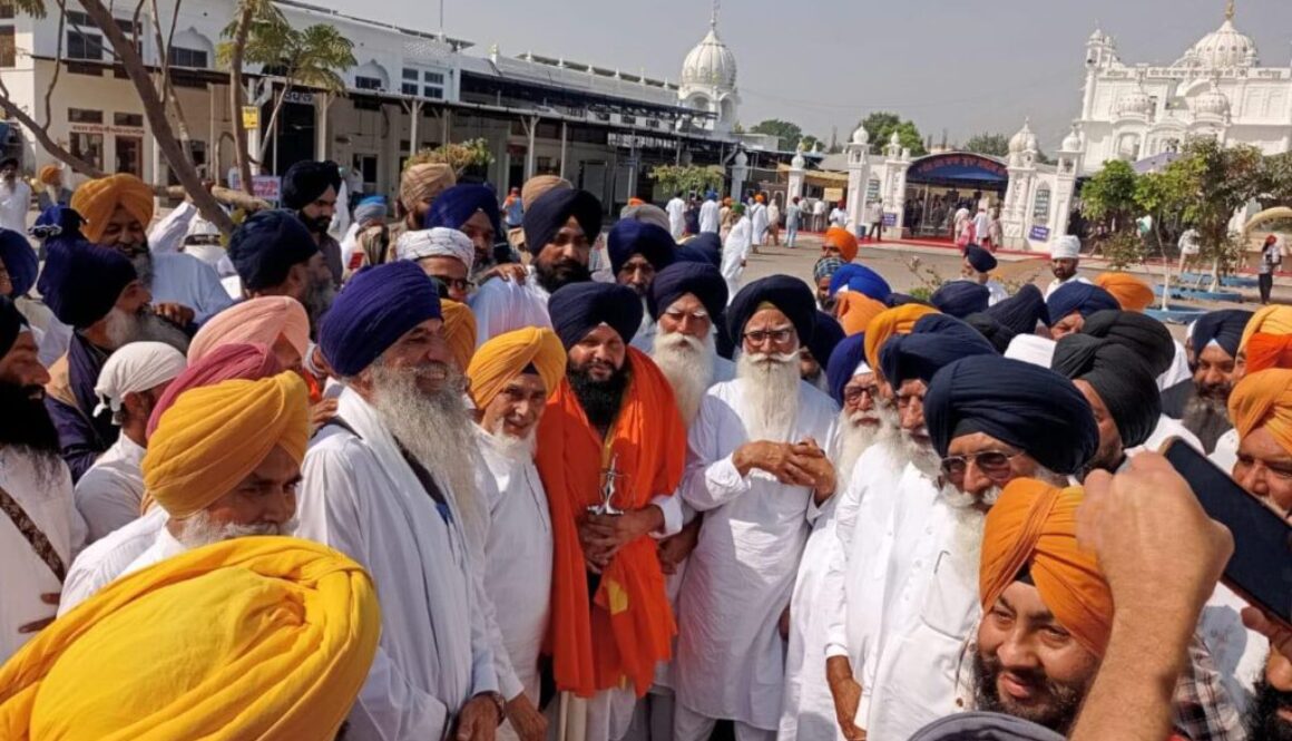 Tarn Taran By-Election: Panthic Candidate Mandeep Singh Files Nomination, Bows at Gurdwara