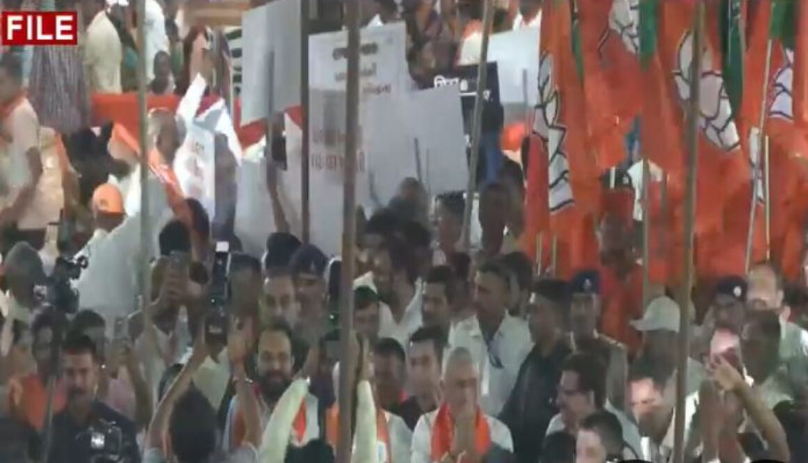 All 16 ministers of the Gujarat government resign; CM Bhupendra Patel to submit resignations to the Governor soon.