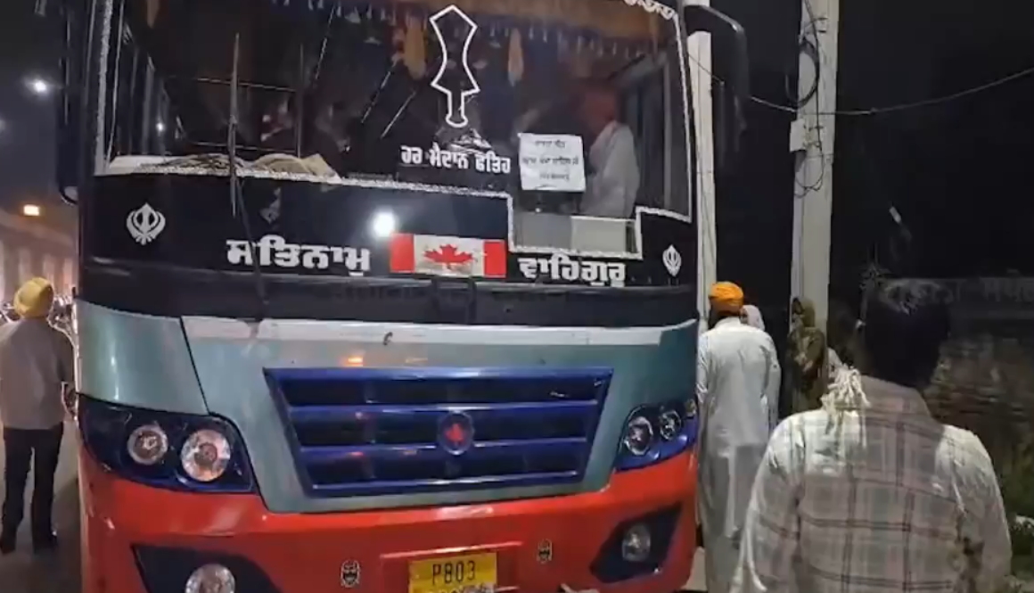 Major accident near Amritsar: Passengers sitting on the roof of a bus hit a BRTS structure; 3 youths killed and 5 injured.