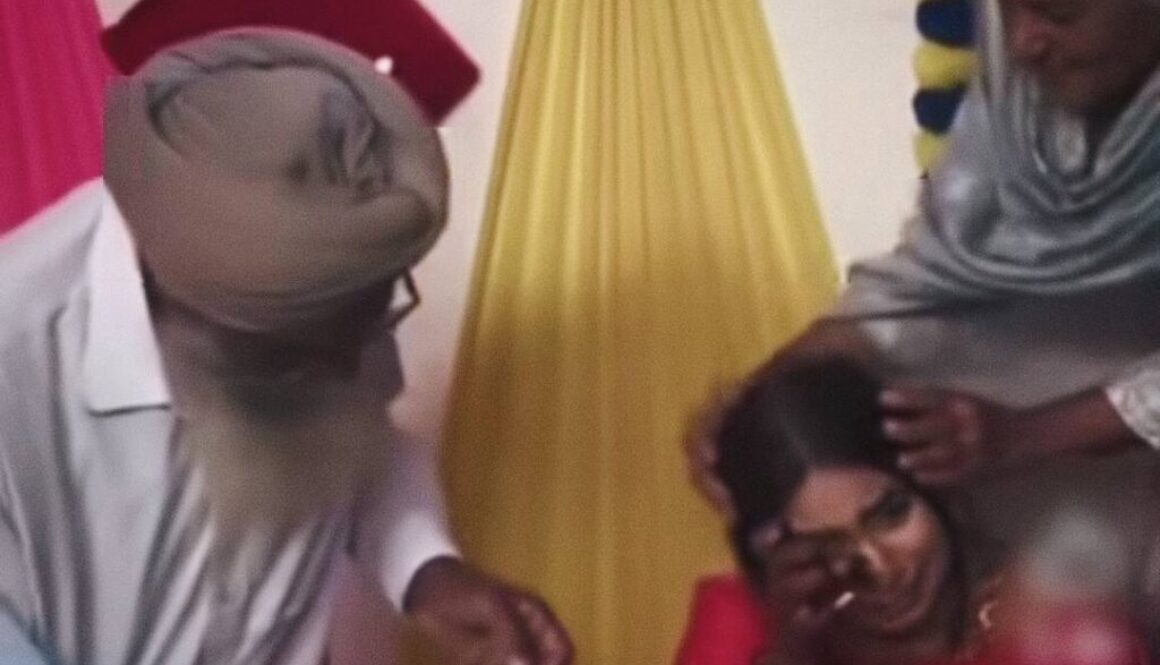 Elderly Couple Gifts 2-Tola Gold Chain to Neighbour’s Daughter at Wedding – ‘We Have No Daughter, She’s Our Doll – We’ll Bury Her in Gold’