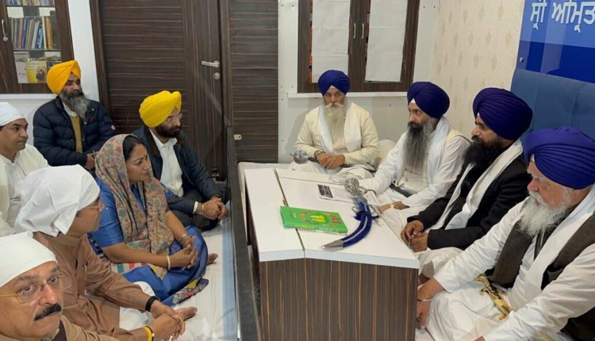 cm delhi at akal takht