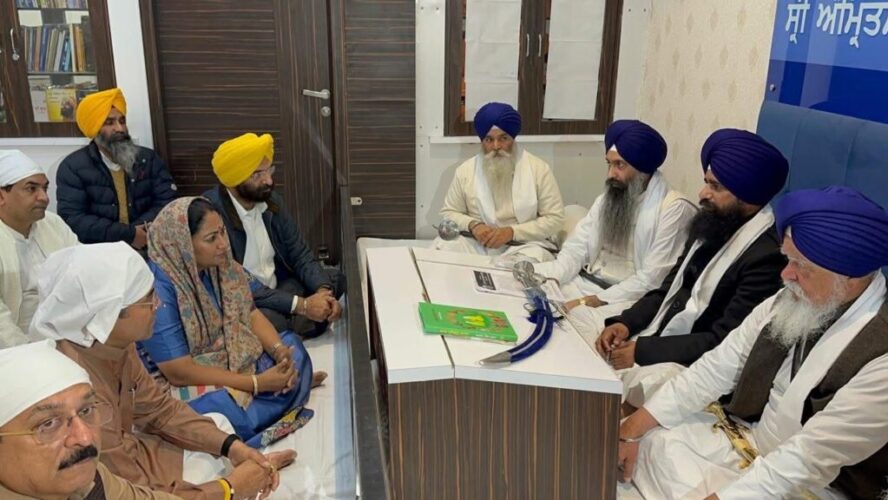 cm delhi at akal takht