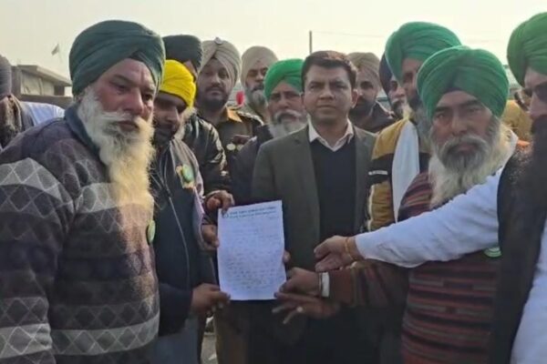 Police Stop Farmers Going to Meet CM During Ajnala Visit