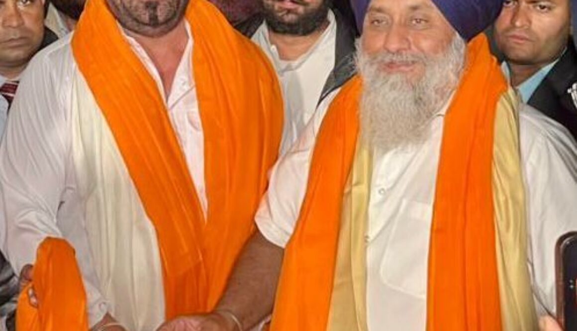 Punjabi Singer K.S. Makhan Rejoins Shiromani Akali Dal