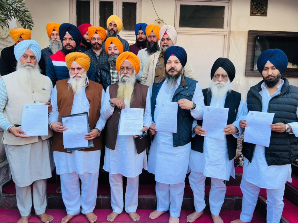 Delhi Committee Delegation Submits Memorandum to Akal Takht Jathedar