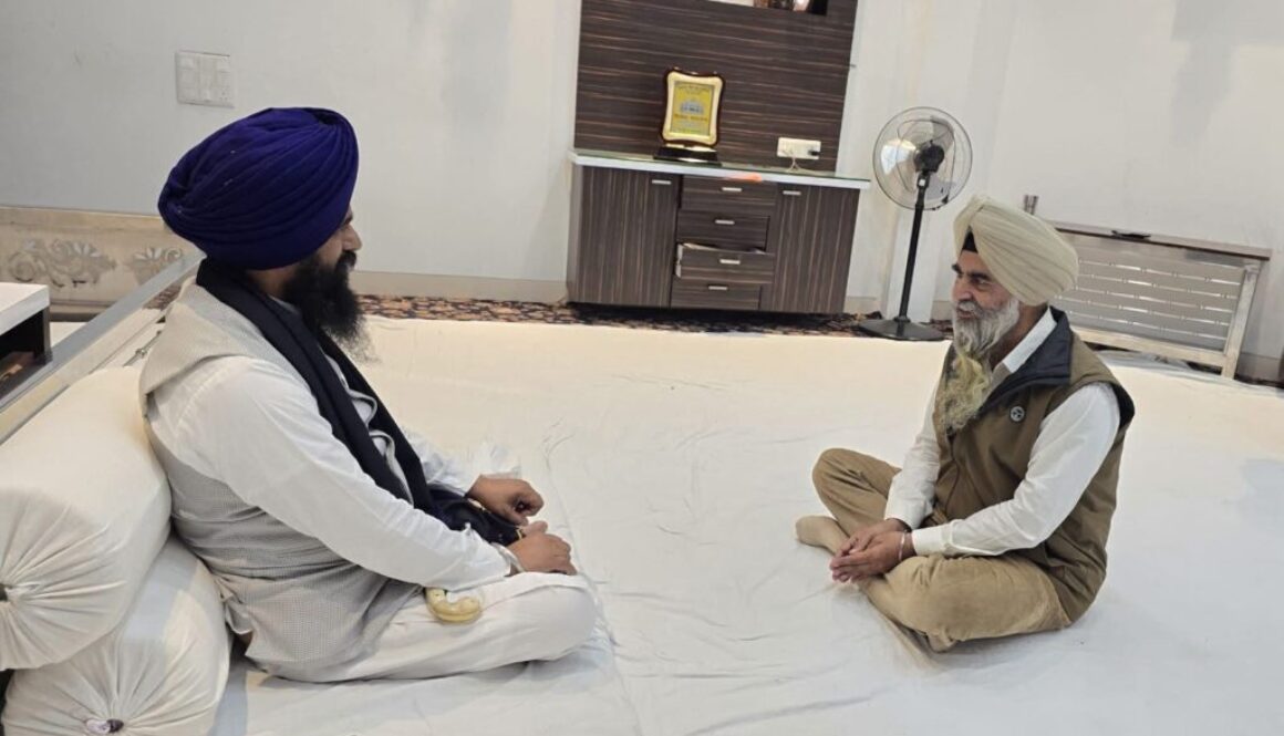 Fazilka SSP Presents Clarification & Seeks Forgiveness at Akal Takht Secretariat