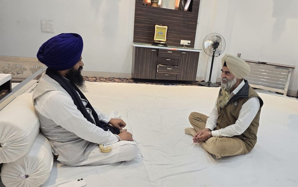 Fazilka SSP Presents Clarification & Seeks Forgiveness at Akal Takht Secretariat