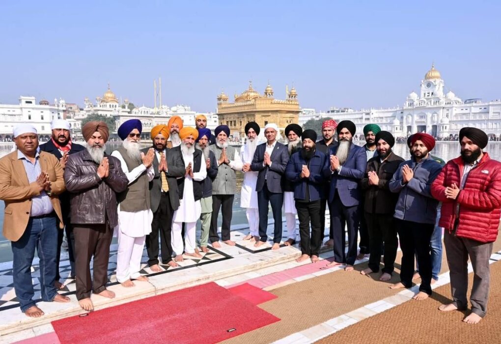 Three Canadian MPs Pay Obeisance at Sachkhand Sri Harmandir Sahib