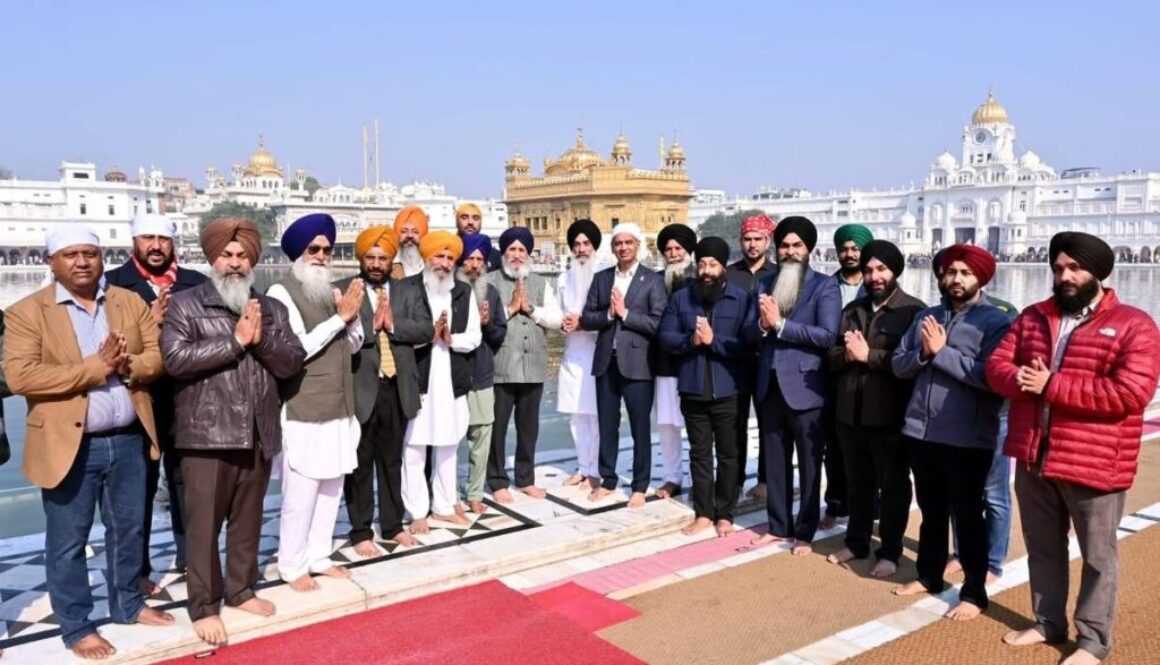 Three Canadian MPs Pay Obeisance at Sachkhand Sri Harmandir Sahib