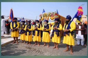 Khalsa Vaheer with Full Khalsa Glory