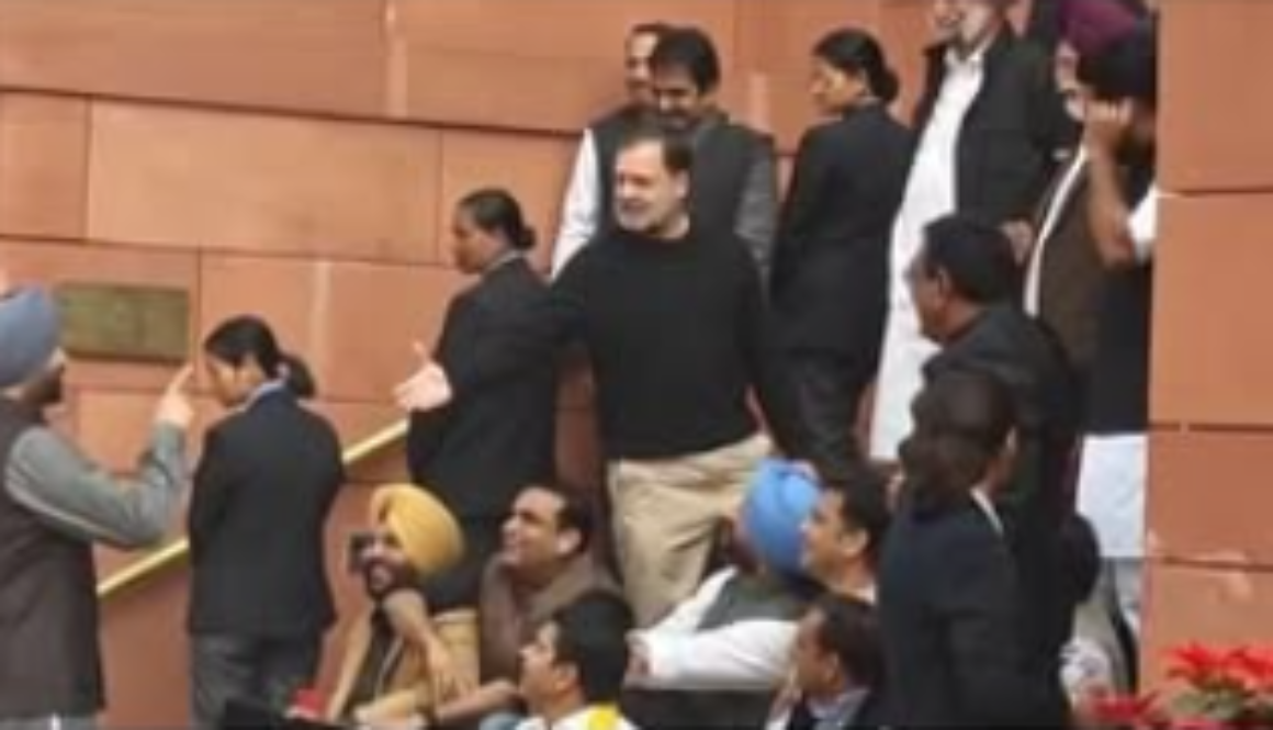Intense Verbal Spat Between Rahul Gandhi and Ravneet Bittu Outside Parliament