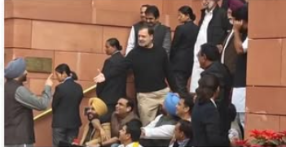 Intense Verbal Spat Between Rahul Gandhi and Ravneet Bittu Outside Parliament