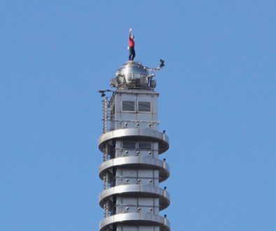 Alex Honnold Climbs 508m Skyscraper