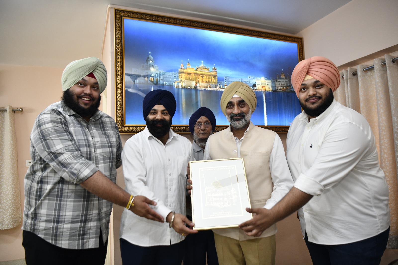 “Air Chief Marshal Amanpreet Singh Pays Obesiance at Takht Sri Patna Sahib with Family”