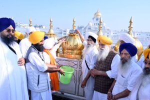 Gold Cleaning Service Begins at Sachkhand Sri Harmandir Sahib