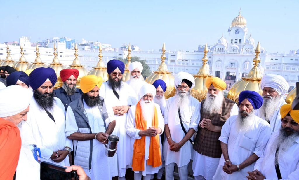 Gold Cleaning and Maintenance Service Commences at Sachkhand Sri Harmandir Sahib – Nishkam Seva by Guru Nanak Nishkam Sevak Jatha Birmingham