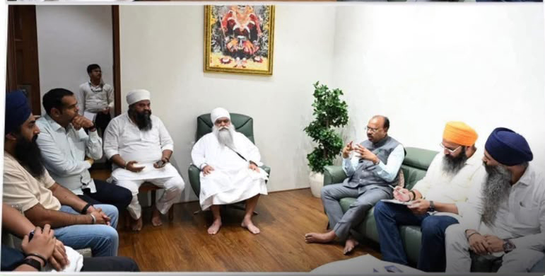Hazur Sahib Sodh Bill meeting with Sikh representatives and Maharashtra government
