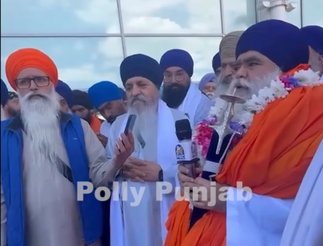 Welcome Given to Damdami Taksal Head Sant Giani Harnam Singh Khalsa at Birmingham Airport