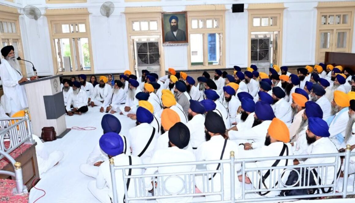 Advocate Dhami Holds Meeting with Dhadis and Kavishars