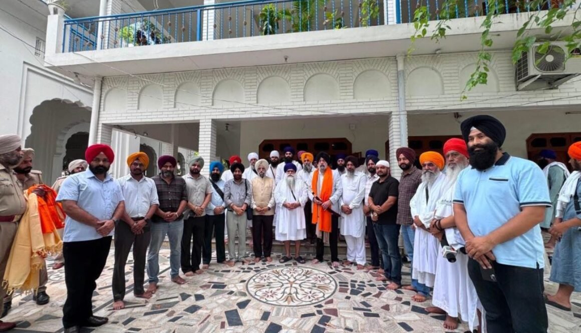 Advocate Jaspreet Singh honoured by Sant Giani Harnam Singh Khalsa at Damdami Taksal