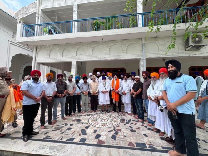 Advocate Jaspreet Singh honoured by Sant Giani Harnam Singh Khalsa at Damdami Taksal
