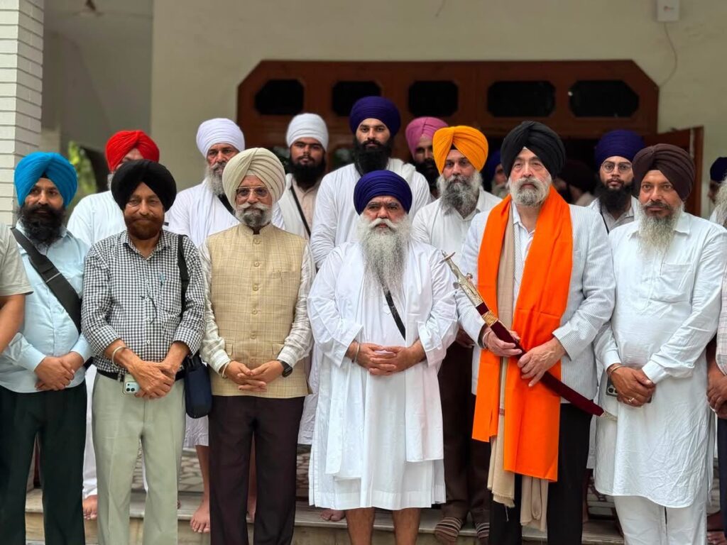 Advocate Jaspreet Singh honoured by Sant Giani Harnam Singh Khalsa at Damdami Taksal