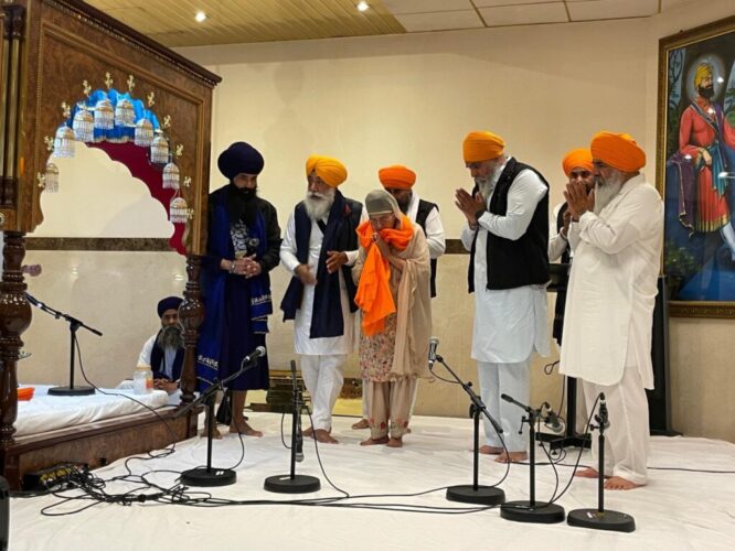 Bibi Charanjit Kaur honoured with a siropa