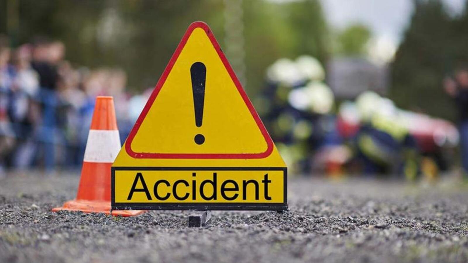 Speeding car wreaks havoc in Jalandhar! Workers sitting on the roadside were crushed