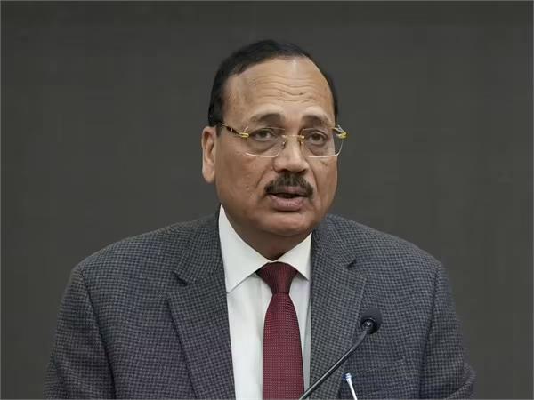 ‘Cockroach’ remark was only for those with fake law degrees, not for all youth: CJI