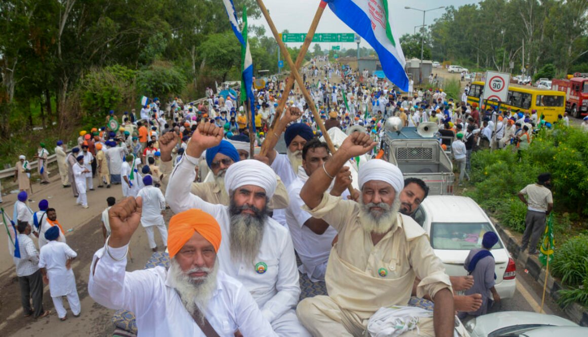Farmers protest at Shambhu Toll Plaza over Charuni's detention