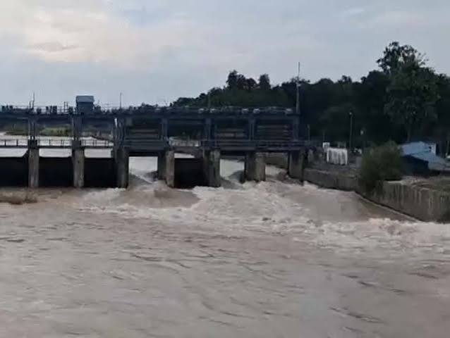 Flood gates opened! Water level of Shahpur Kandi Barrage lake nears danger mark