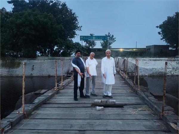 The platoon bridge built near Gurdwara Sant Ghat is on the verge of collapse! An accident may occur