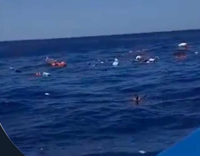 A passenger plane capsized in the middle of the sea! More than 250 people were on board
