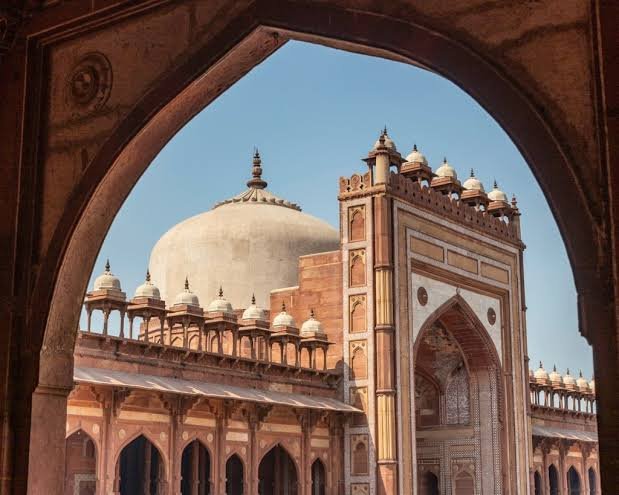 On court orders, action to remove illegal constructions and encroachments around Jama Masjid has begun