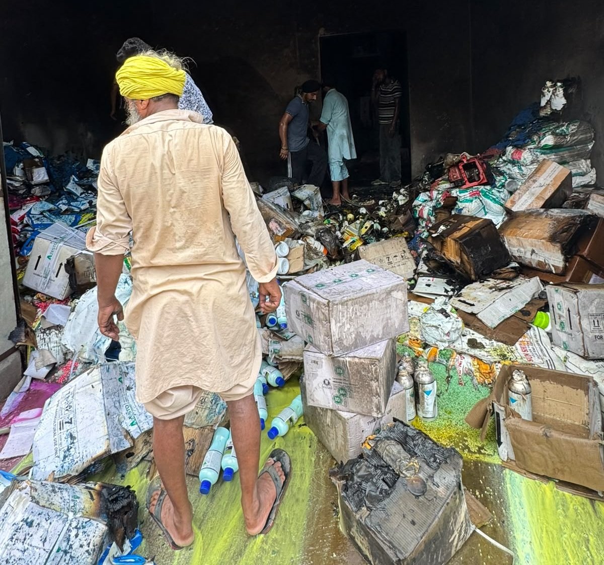 Massive fire breaks out in pesticide warehouse, losses worth lakhs