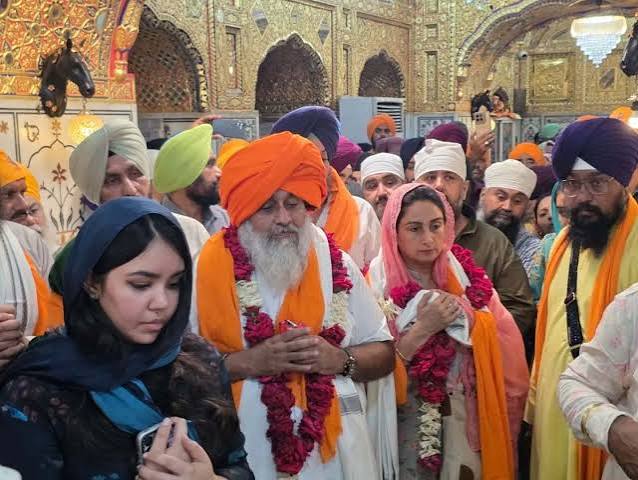 Sukhbir Singh Badal attacked at Takht Sachkhand Sri Hazur Sahib, taken to hospital